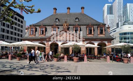 Edificio barocco di Hauptwache, costruito nel 1730, ex guardia-casa con un caffè, Francoforte, Germania Foto Stock