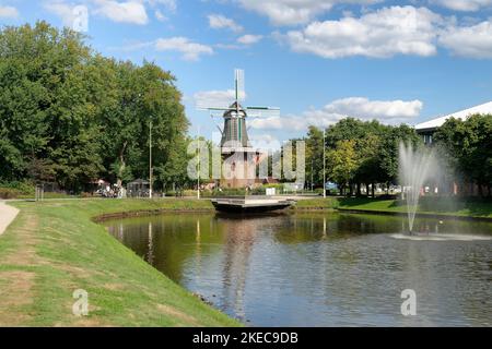 Vista dal parco della città a Meyers Mühle, Papenburg, Emsland, bassa Sassonia, Germania Foto Stock