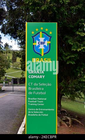 TERESOPOLIS, RIO DE JANEIRO, BRASILE - 25 ottobre 2022: Totem in metallo al Granja Comary Football Complex Foto Stock