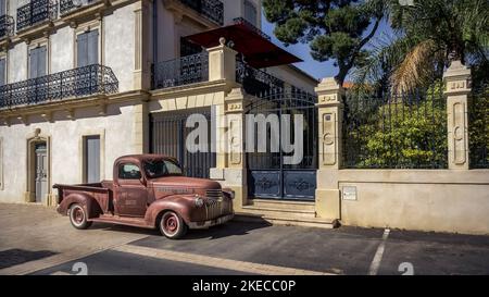 Chevrolet pickup costruito tra il 1941 e il 1947 a Capestang. Foto Stock