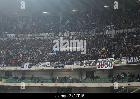 Verona, Italia. 10th Nov 2022. Tifosi della Juventus durante Hellas Verona FC vs Juventus FC, calcio italiano Serie A match in Verona, Italia, novembre 10 2022 Credit: Independent Photo Agency/Alamy Live News Foto Stock