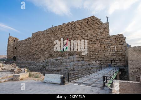 Al-Karak, Giordania - 27 2022 ottobre: Castello di Kerak o parete esterna di Qalat al-Karak Foto Stock