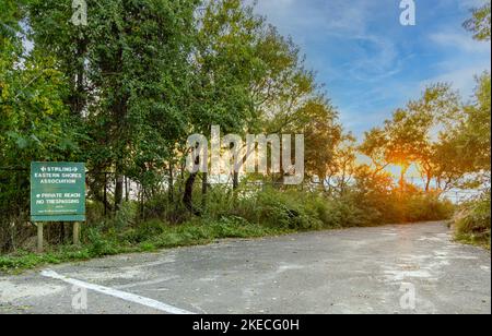 Accesso alla spiaggia dei residenti dell'associazione delle coste orientali di Stirling al tramonto Foto Stock