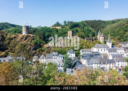 Esch-sur-Sure (Esch-Sauer), Castello di Esch-sur-Sure, centro storico, valle del fiume Sauer (Sure) in Lussemburgo Foto Stock