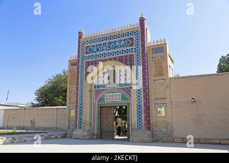 Porta d'ingresso a Sitorai Mokhi Khosa (Palazzo delle Stelle tipo Luna) - l'ultimo Palazzo Estivo di Emir, Bukhara, Provincia di Bukhara, Uzbekistan, Asia Centrale Foto Stock