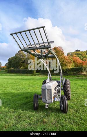 Otzberg, Hesse, Germania, trattore Massey-Ferguson TEF 20. Cilindrata 2092 cc, 27 cv. Anno di fabbricazione 1956 Foto Stock