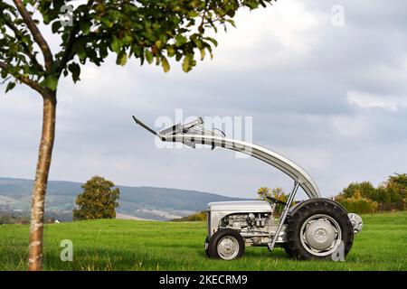 Otzberg, Hesse, Germania, trattore Massey-Ferguson TEF 20. Cilindrata motore 2092 cc, 27 cv. Anno di fabbricazione 1956 Foto Stock