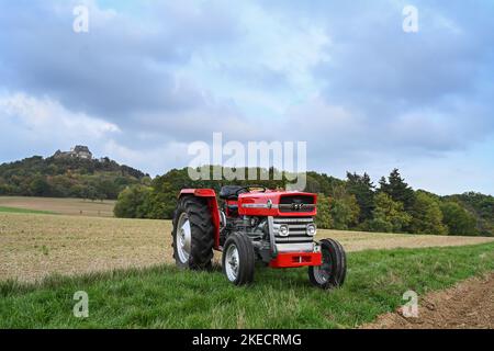 Otzberg, Hesse, Germania, trattore Massey-Ferguson 135. Cilindrata 2500 cc, 33 cv. Anno di fabbricazione 1966 Foto Stock