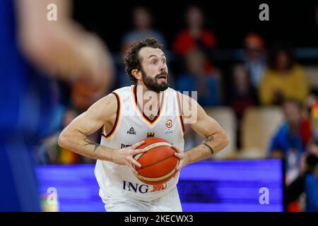 Bamberg, Germania. 11th Nov 2022. Pallacanestro: Qualificazione Coppa del mondo, Germania - Finlandia, Europa, 2nd° turno, Gruppo J, Il giorno 3, Brose Arena. Bastian Doreth (Germania) in azione. Credit: Daniel Löb/dpa/Alamy Live News Foto Stock