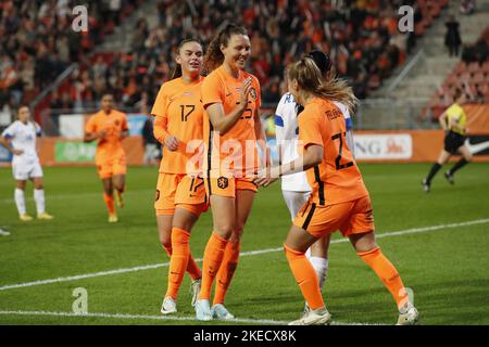 UTRECHT - (lr) Romee Leuchter of Holland Women , Fenna Kalma of Holland Women, Victoria Pelova of Holland Women festeggia 3-0 anni durante la partita di amicizia femminile tra i Paesi Bassi e la Costa Rica allo Stadion Galgenwaard il 11 novembre 2022 a Utrecht, Olanda. ANP BART STOUTJEDIJK Foto Stock