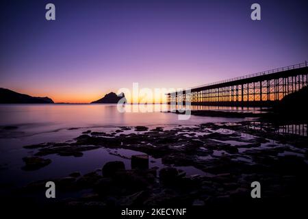 Vecchio ponte di Hornillo nella baia di Hornillo ad aguilas, nella regione di Murcia, all'alba Foto Stock