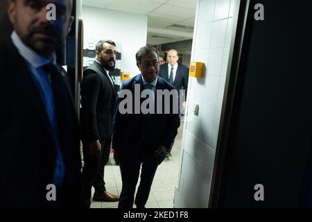 Parigi, Francia. 11th Nov 2022. Il Presidente della Colombia Gustavo Petro arriva per un incontro con il presidente francese al Forum per la Pace di Parigi il 11 novembre 2022. Foto di Raphael Lafargue/ABACAPRESS.COM Credit: Abaca Press/Alamy Live News Foto Stock