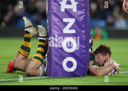 Leeds, Regno Unito. 11th Nov 2022. Cameron Murray in Australia segna i punteggi durante la semifinale della Coppa del mondo di Rugby League 2021 tra Australia e Nuova Zelanda a Elland Road, Leeds, venerdì 11th novembre 2022. (Credit: Marco Fletcher | NOTIZIE MI) Credit: NOTIZIE MI & Sport /Alamy Live News Foto Stock