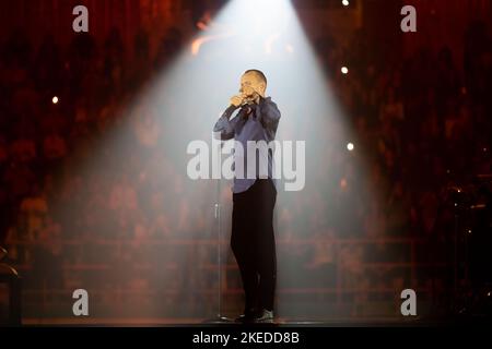 Eboli, Salerno, Italia. 11th Nov 2022. Il cantante e cantautore italiano Biagio Antonacci suona durante il tour del Palco Centrale a Palasele il 11 novembre 2022 a Eboli (Credit Image: © Francesco Luciano/ZUMA Press Wire) Credit: ZUMA Press, Inc./Alamy Live News Foto Stock