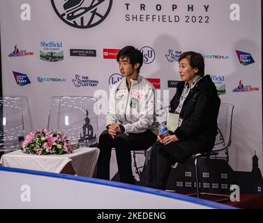 SHEFFIELD, Sheffield. 11th novembre 2022. Tatsuya Tsuboi del Giappone si esibisce in un breve programma maschile durante il Gran Premio dell'ISU - MK John Wilson Trophy 2022 a ICE Sheffield venerdì 11 novembre 2022. SHEFFIELD, Sheffield. Credit: Taka G Wu/Alamy Live News Foto Stock