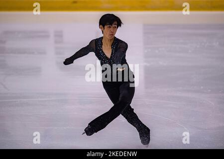 SHEFFIELD, Sheffield. 11th novembre 2022. Tatsuya Tsuboi del Giappone si esibisce in un breve programma maschile durante il Gran Premio dell'ISU - MK John Wilson Trophy 2022 a ICE Sheffield venerdì 11 novembre 2022. SHEFFIELD, Sheffield. Credit: Taka G Wu/Alamy Live News Foto Stock