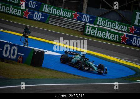 SP - Sao Paulo - 11/10/2022 - FORMULA 1 GP BRASILE 2022, ALLENAMENTO GRATUITO - pilota canadese Lance passeggiata del team Aston Martin durante la formazione 2 del Gran Premio di Sao Paulo che si tiene sul circuito di Interlagos sulla Formula 1 del circuito mondiale nella stagione 2022. Foto: Duda Bairros/AGIF/Sipa USA Foto Stock