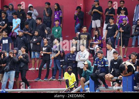 I sostenitori di Persik Kediri. Persik è una delle squadre di calcio indonesiane Foto Stock