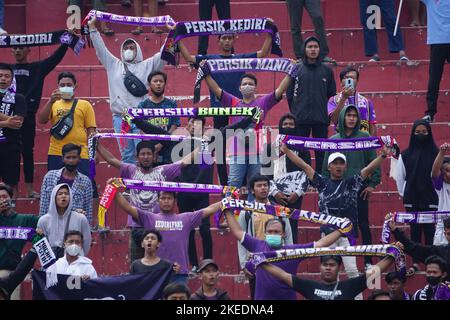 I sostenitori di Persik Kediri. Persik è una delle squadre di calcio indonesiane Foto Stock