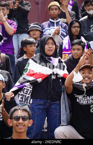 I sostenitori di Persik Kediri. Persik è una delle squadre di calcio indonesiane Foto Stock