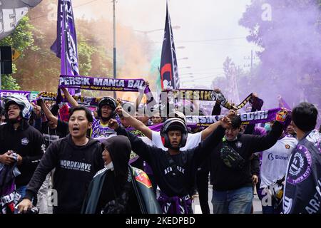 I sostenitori di Persik Kediri. Persik è una delle squadre di calcio indonesiane Foto Stock