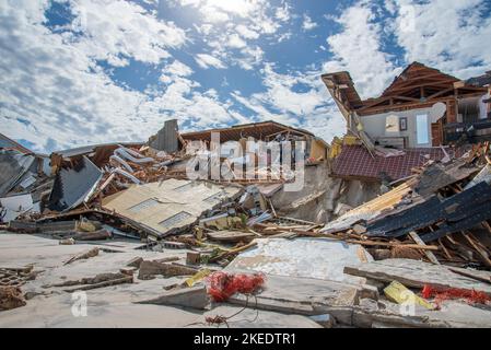 Wilbur-by-the-Sea, Florida – 11 novembre 2022: Distruzione causata dall'erosione della spiaggia e dal vento a causa degli uragani Ian e Nicole. Foto Stock