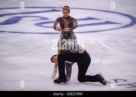 SHEFFIELD, Sheffield. 11th novembre 2022. Alexa Knierim e Brandon Frazier degli Stati Uniti si esibiscono in un breve programma a coppie durante il Gran Premio dell'ISU - MK John Wilson Trophy 2022 a ICE Sheffield venerdì 11 novembre 2022. SHEFFIELD, Sheffield. Credit: Taka G Wu/Alamy Live News Foto Stock