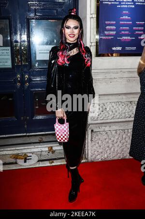 Londra, Regno Unito. 09th Nov 2022. River Medway partecipa alla serata stampa per "Death Drop: Back in the Habit" al Garrick Theatre di Londra. (Foto di Brett Cove/SOPA Images/Sipa USA) Credit: Sipa USA/Alamy Live News Foto Stock