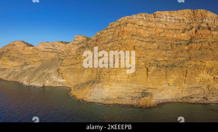 Sierra Helada scogliere dal mare, Benidorm, provincia di Alicante, Spagna Foto Stock