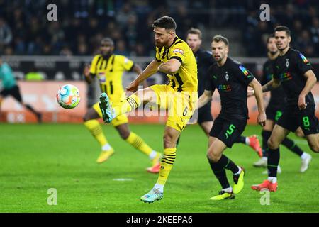 MOENCHENGLADBACH, GERMANIA - 11 NOVEMBRE 2022: Salih Özcan. La partita di calcio della Bundesliga Borussia Mönchengladbach vs Borussia Dortmund Foto Stock