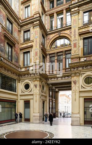 Roma. Italia. Galleria Sciarra, costruita tra il 1885 e il 1888, Via Santa Maria in Via. Foto Stock