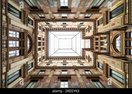 Roma. Italia. Galleria Sciarra, costruita tra il 1885 e il 1888, Via Santa Maria in Via. Foto Stock