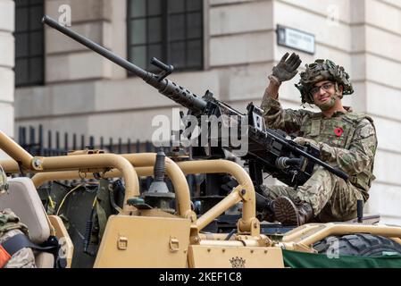 Pollame, Londra, Regno Unito. 12th novembre, 2022.il Lord Mayor’s Show ha più di 800 anni e in tempi moderni è composto da migliaia di partecipanti, con decine di bande di marcia, distaccamenti militari, carrozze, troupi da ballo, gonfiabili, costruzioni giganti e mostre cerimoniali. Foto Stock