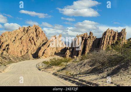 Cime frastagliate di Quebrada de las Flechas vicino a Cafayate, Salta, Argentina. Foto Stock