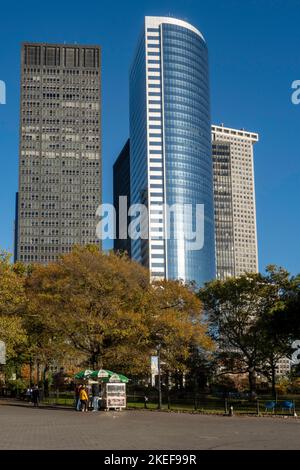 Il Financial District Skyline presenta 17 state Street e Battery Park, NYC, USA 2022 Foto Stock