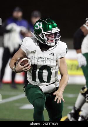 Hilsboro Stadium, Hillsboro, OREGON, Stati Uniti. 11th Nov 2022. Asher o'Hara (10) partecipa alla partita di football NCAA tra gli Hornets of SAC state e i Portland state Vikings allo stadio Hilsboro, Hillsboro, OREGON. Larry C. Lawson/CSM (Cal Sport Media via AP Images). Credit: csm/Alamy Live News Foto Stock