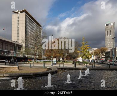 I lavori per rigenerare il Centro Civico di Plymouth, ex uffici del consiglio, in alti appartamenti e unità commerciali, sembrano finalmente previsti per il 20 Foto Stock