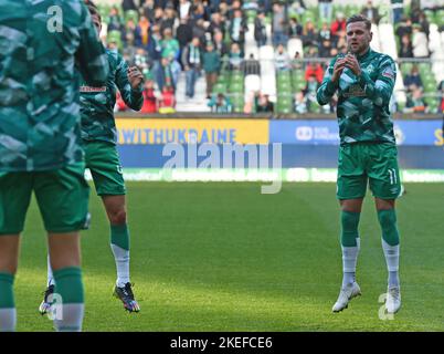 Brema, Germania. 12th Nov 2022. Soccer, Bundesliga, Matchday 15, Werder Bremen - RB Leipzig, wohninvest Weserstadion: Werder's Niclas Füllkrug warming up. Credit: Carmen Jaspersen/dpa - NOTA IMPORTANTE: In conformità ai requisiti della DFL Deutsche Fußball Liga e del DFB Deutscher Fußball-Bund, è vietato utilizzare o utilizzare fotografie scattate nello stadio e/o della partita sotto forma di sequenze di immagini e/o serie di foto simili a video./dpa/Alamy Live News Foto Stock