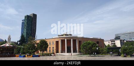 Tirana, Albania - 4 giugno 2022: Sede della Banca d'Albania in Piazza Skenderbej Foto Stock