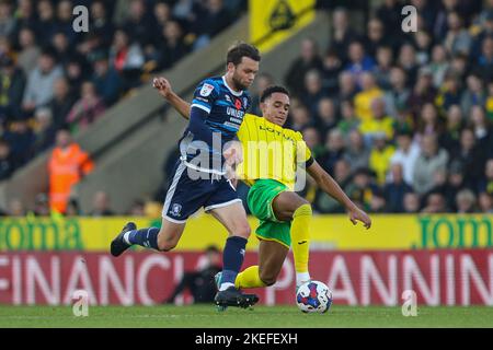 Jonathan Howson #16 di Middlesbrough è affrontato da Aaron Ramsey #20 di Norwich City durante la partita del campionato Sky Bet Norwich City vs Middlesbrough a Carrow Road, Norwich, Regno Unito, 12th novembre 2022 (Foto di Arron Gent/News Images) Foto Stock