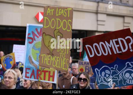 Newcastle upon Tyne, Regno Unito. 12th Nov 2022. COP27 Global Day of Action Demo, i relatori includono il sindaco del nord di Tyne Jamie Driscoll, Newcastle upon Tyne, Regno Unito, 12th novembre 2022, Credit: DEW/Alamy Live News Foto Stock