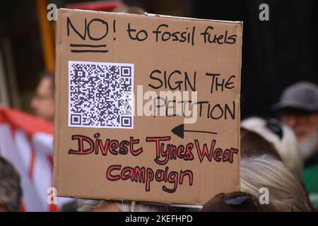 Newcastle upon Tyne, Regno Unito. 12th Nov 2022. COP27 Global Day of Action Demo, i relatori includono il sindaco del nord di Tyne Jamie Driscoll, Newcastle upon Tyne, Regno Unito, 12th novembre 2022, Credit: DEW/Alamy Live News Foto Stock