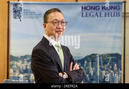 Il Segretario per la Giustizia Paul Lam Ting-kwok, parla con i media al posto della Giustizia in Central. 27OCT22. SCMP / TSE di maggio Foto Stock