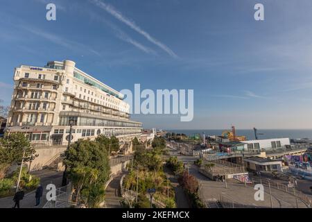 Southend on Sea, Regno Unito. 12th Nov 2022. Un bel pomeriggio caldo, con temperature in alto teen a Southend on Sea. Penelope Barritt/Alamy Live News Foto Stock