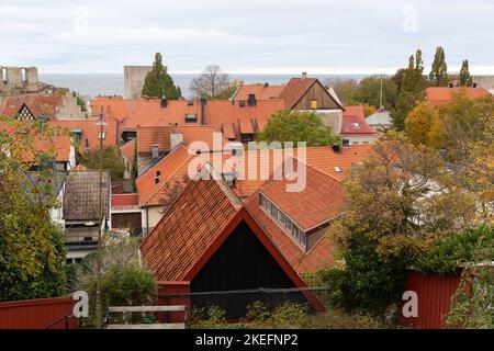 Vista sul tetto della città medievale di Visby, sull'isola di Gotland, Svezia Foto Stock