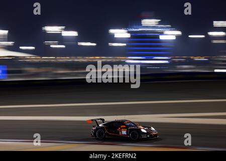 86 WAINWRIGHT Michael (gbr), PERA Ricardo (ita), BARKER Benjamin (gbr), GR Racing, Porsche 911 RSR - 19, in azione durante la 8 ore del Bahrain 2022, 6th° round del Campionato Mondiale di Endurance FIA 2022 sul circuito Internazionale del Bahrain dal 9 al 12 novembre 2022 a Sakhir, Bahrain - Foto DPPI Foto Stock