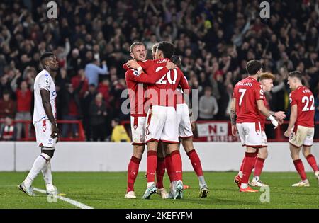 Nottingham, Nottinghamshire, Regno Unito. 12th Nov 2022. I giocatori della Foresta celebrano alla fine del gioco la partita della Nottingham Forest V Crystal Palace Premier League al City Ground, Nottingham, Regno Unito. Credit: MARTIN DALTON/Alamy Live News Foto Stock