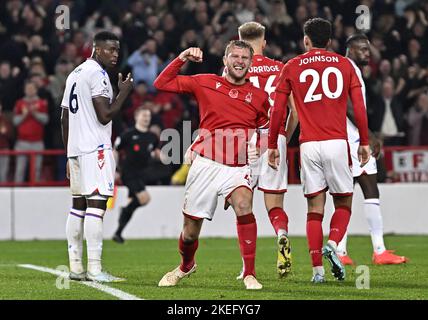 Nottingham, Nottinghamshire, Regno Unito. 12th Nov 2022. Joe Worrall (Nottingham Forest, capitano) festeggia alla fine del gioco la partita della Nottingham Forest V Crystal Palace Premier League al City Ground, Nottingham, Regno Unito. Credit: MARTIN DALTON/Alamy Live News Foto Stock