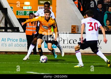 Cambridge Sabato 12th Novembre 2022. Lewis simper (22 Cambridge United) durante la partita della Sky Bet League 1 tra Cambridge United e Bolton Wanderers al R Costings Abbey Stadium di Cambridge sabato 12th novembre 2022. Credit: MI News & Sport /Alamy Live News Foto Stock