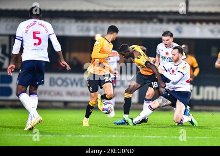 Cambridge Sabato 12th Novembre 2022. Shilow Tracey (18 Cambridge United) ha sfidato durante la partita della Sky Bet League 1 tra Cambridge United e Bolton Wanderers al R Costings Abbey Stadium di Cambridge sabato 12th novembre 2022. Credit: MI News & Sport /Alamy Live News Foto Stock